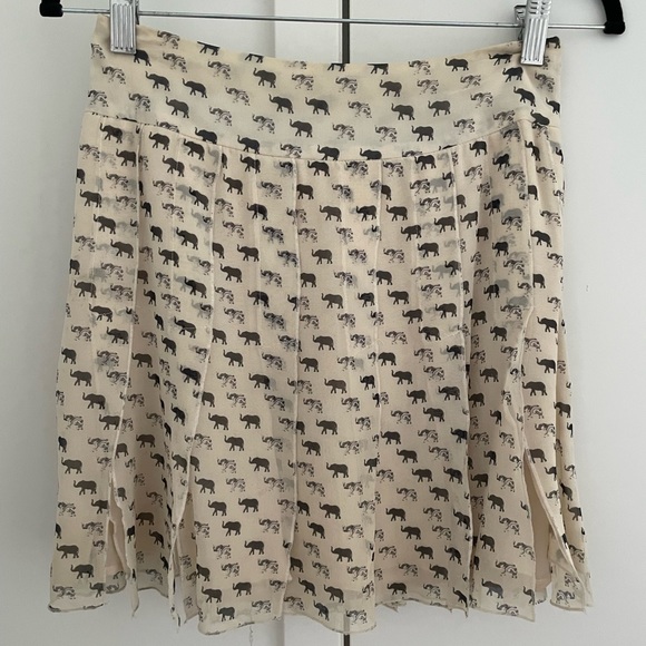Club Monaco pleated skirt in elephant print size 00 - Picture 2 of 3